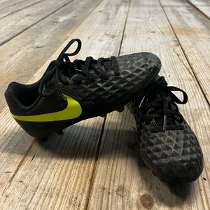 BOYS Nike Outdoor Soccer Cleats